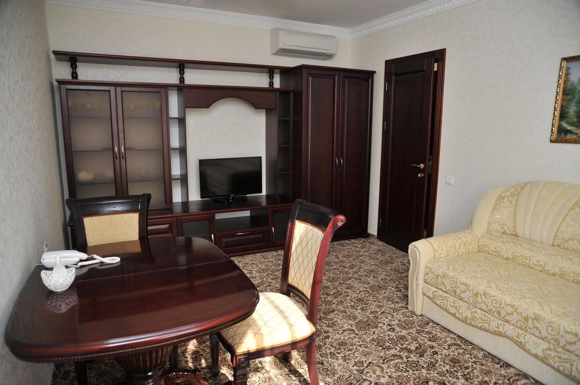 Slava Hotel Zaporizhia Dış mekan fotoğraf