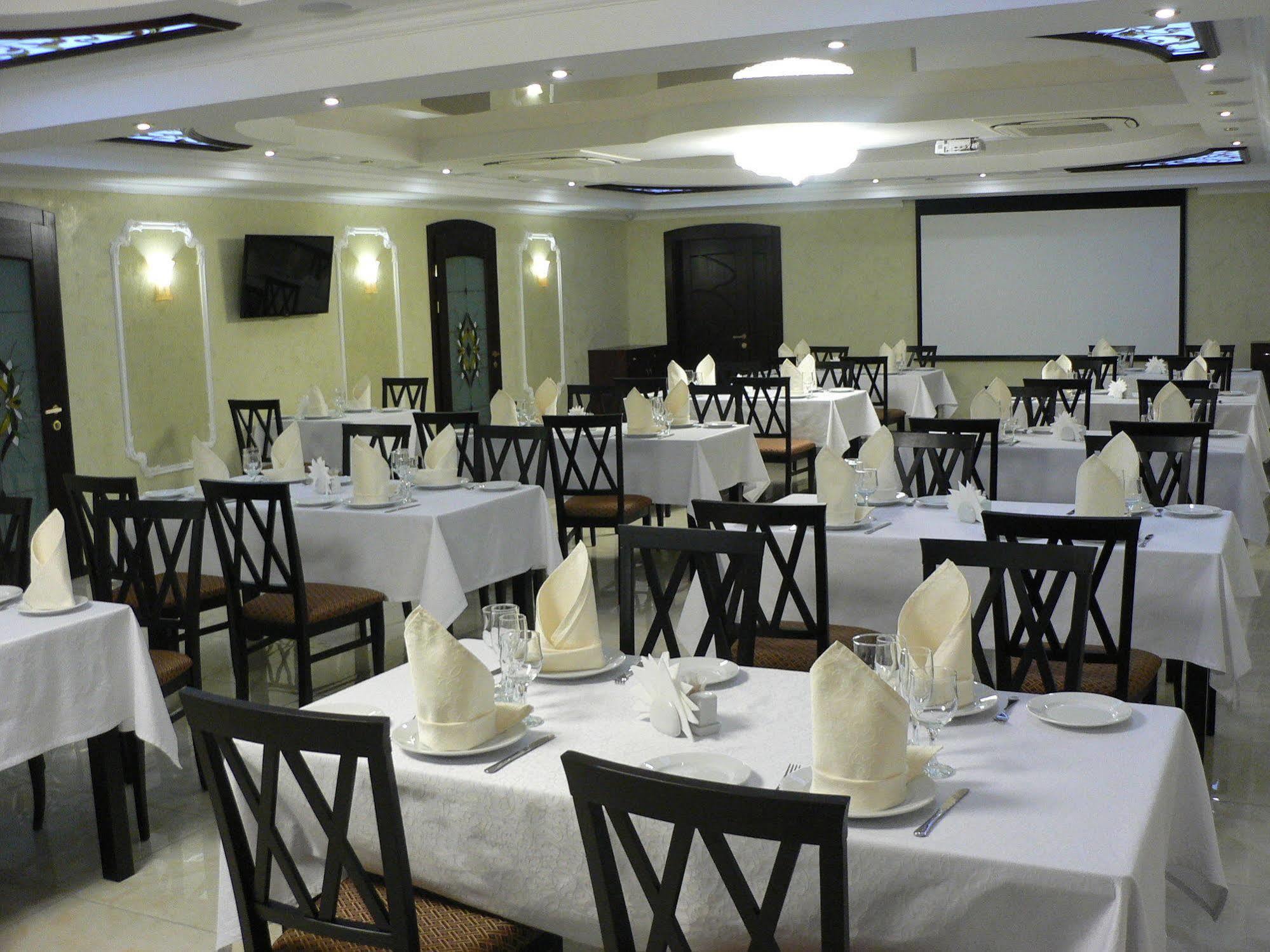 Slava Hotel Zaporizhia Dış mekan fotoğraf